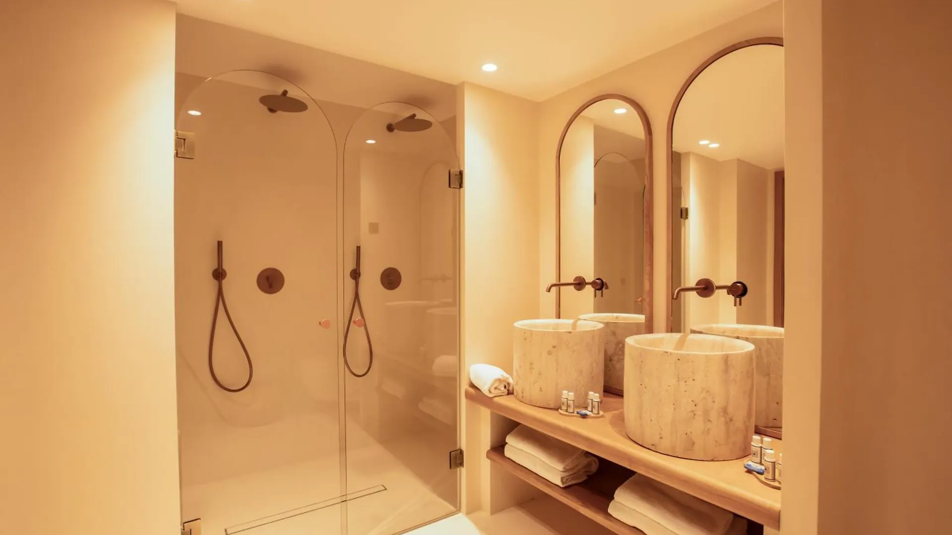 Tinah Saint-Tropez Hotel